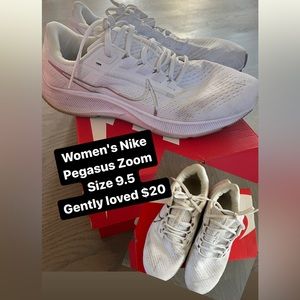 Women's Nike Pegasus zoom running shoes
Size 9.5 good condition - white